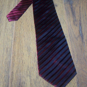 Van Heusen 100% Silk Mens Necktie Blue